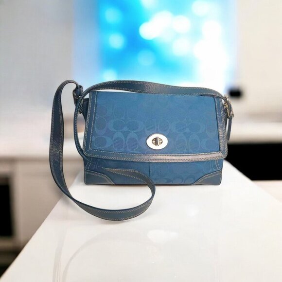 COACH Rare Signature Hampton Flap Crossbody or Shoulder bag in blue - Picture 14 of 15